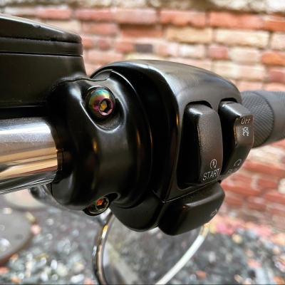 Schrauben für Lenkerarmaturen li + re (passend für HD)